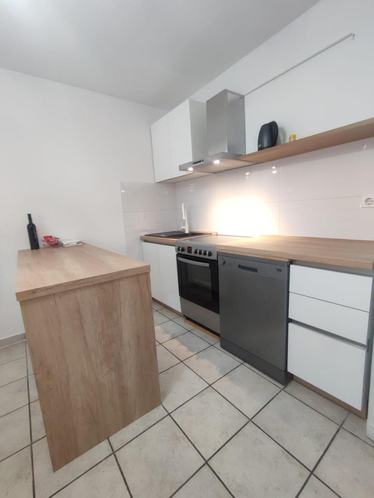 Apartments Laus Завалатица Екстериор снимка